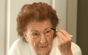 Greffe de sourcils en Turquie avec greffe de cheveux Shift à Istanbul Turquie