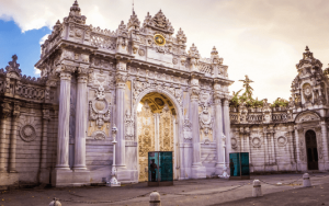 Palacio de Dolmabahce Estambul Turismo médico con trasplante de cabello por turno en Estambul Turquía