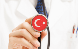 Turismo médico en Estambul por SHIFT con trasplante de cabello por turnos en Estambul, Turquía